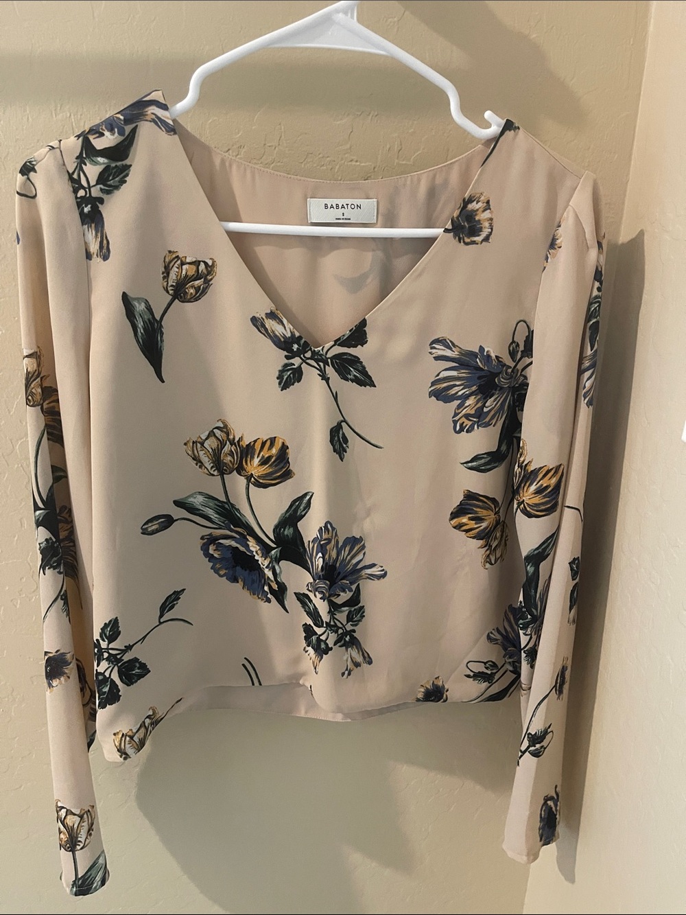 Babaton Beige Floral V-Neck Blouse with Navy & Mustard Accents